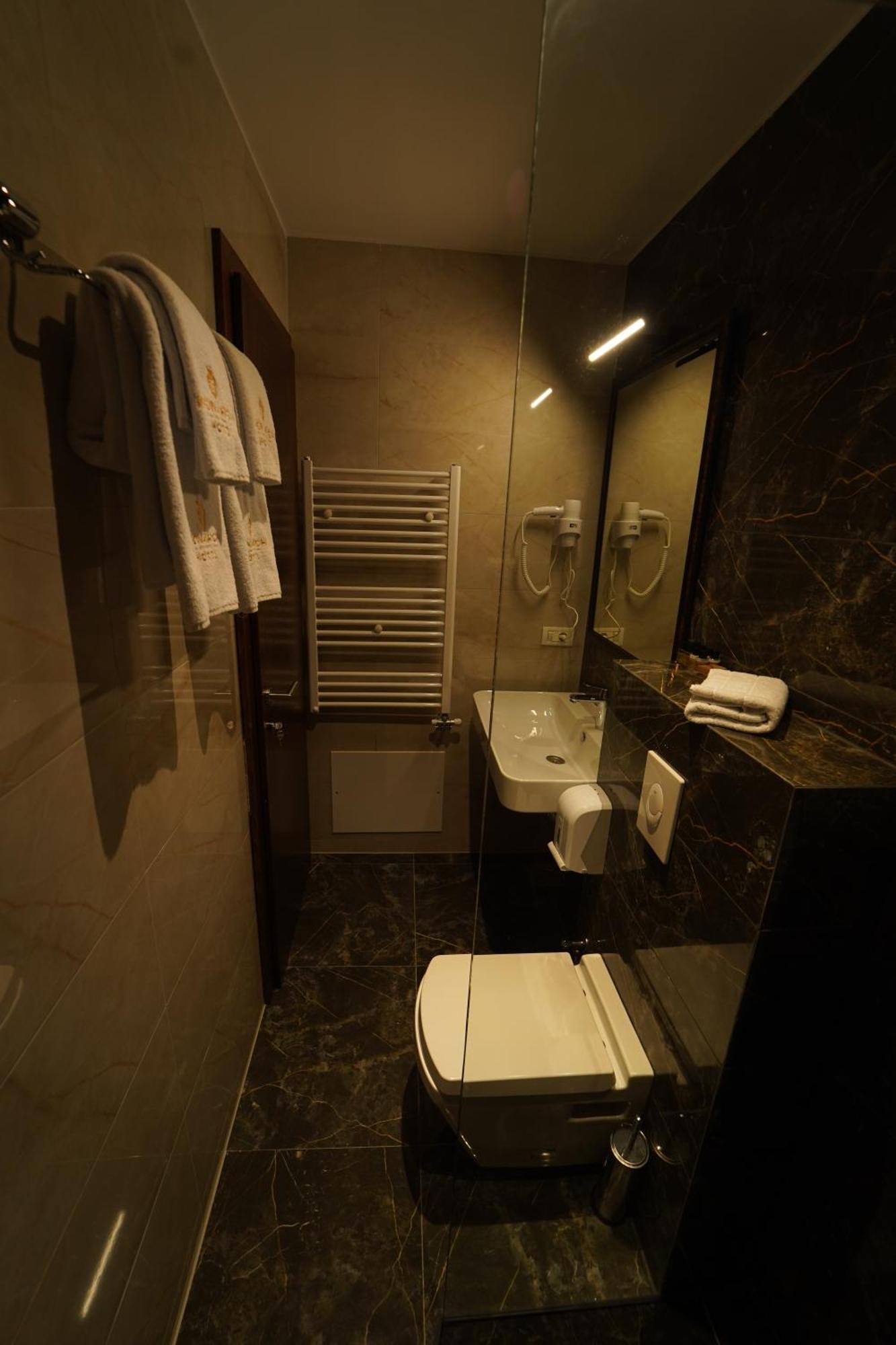 Monarch Hotel Prizren Kültér fotó