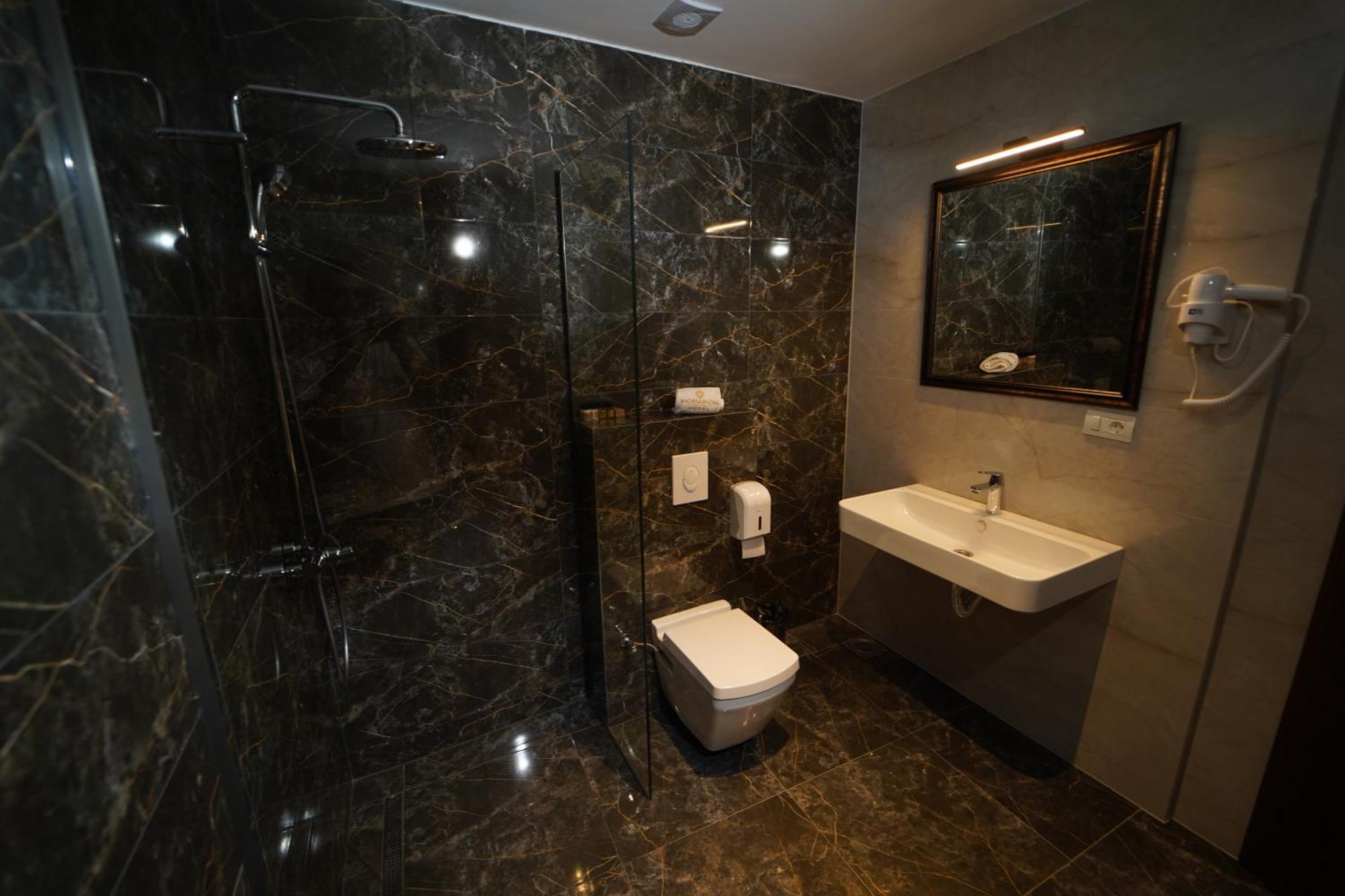 Monarch Hotel Prizren Kültér fotó