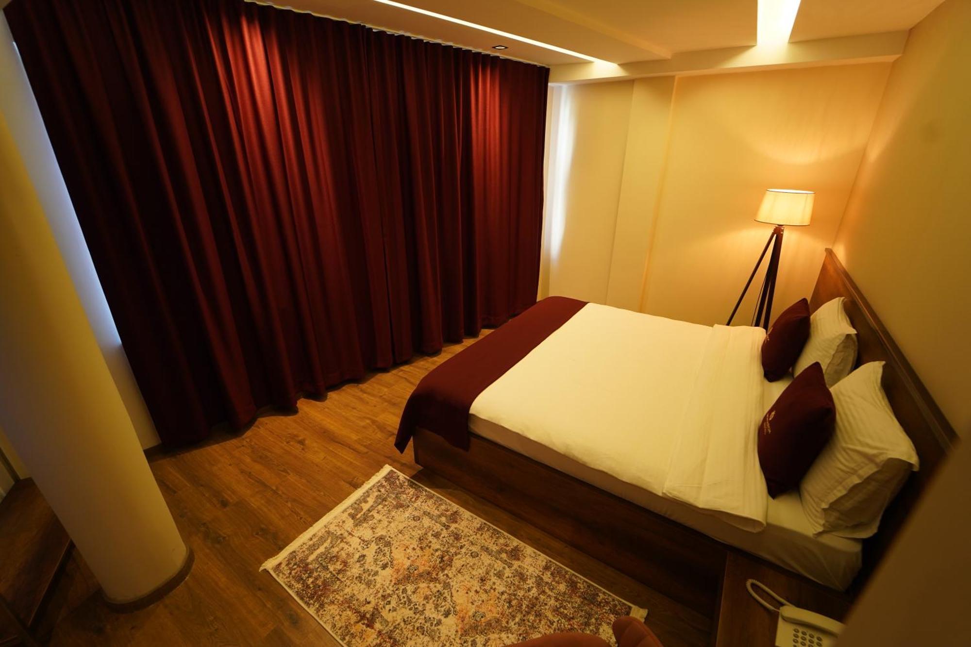 Monarch Hotel Prizren Kültér fotó