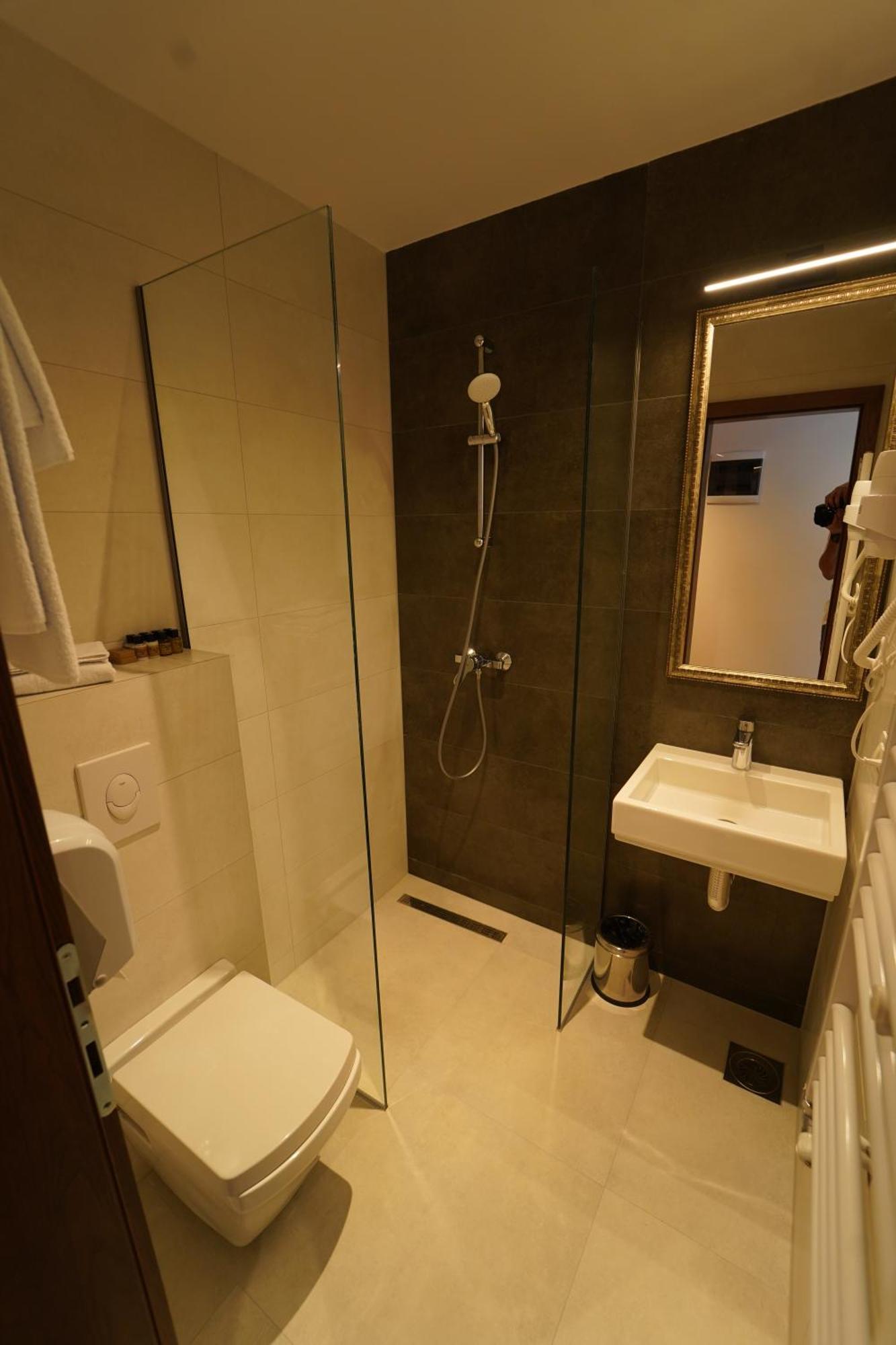 Monarch Hotel Prizren Kültér fotó